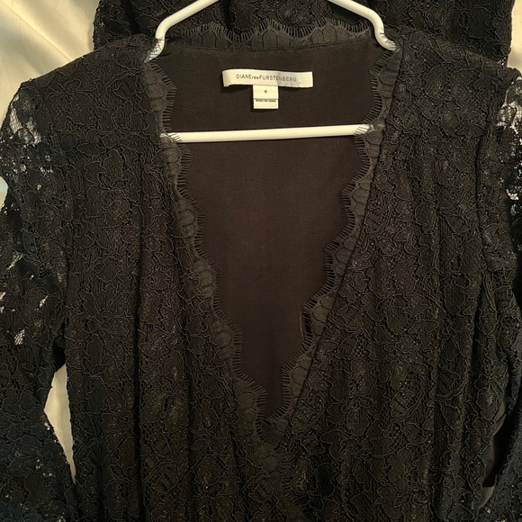 Like new! DIANE VON FURSTENBERG
Lace Pattern Knee-Length Dress - size 6 TTS - Picture 4 of 4
